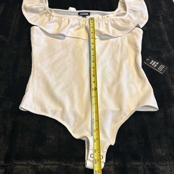 NWT Express white ruffle shirt off the shoulder w snap closure thong bottom - Picture 4 of 8
